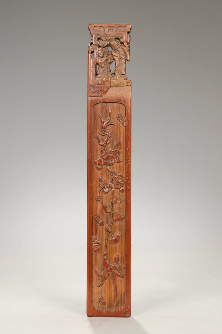 A double-sided bamboo carved poetry and flower ring ruler of the Qing Dynasty (1 of 9)
