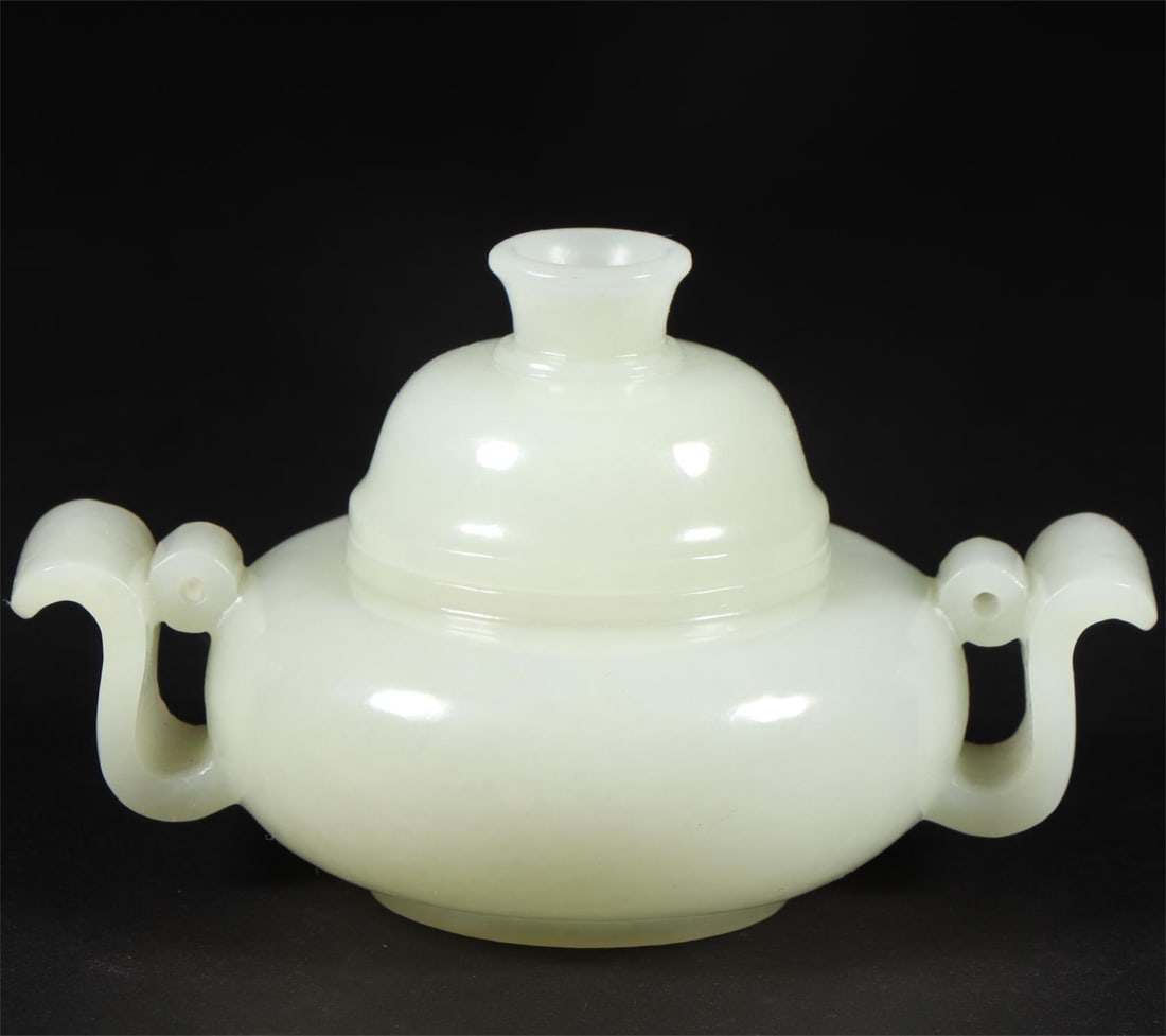 A piece of Hetian jade cover furnace from the Qing Dynasty (1 of 9)