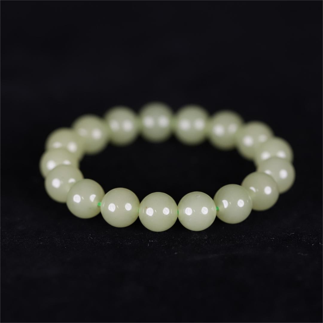 A beautiful Hetian topaz bead bracelet (1 of 8)