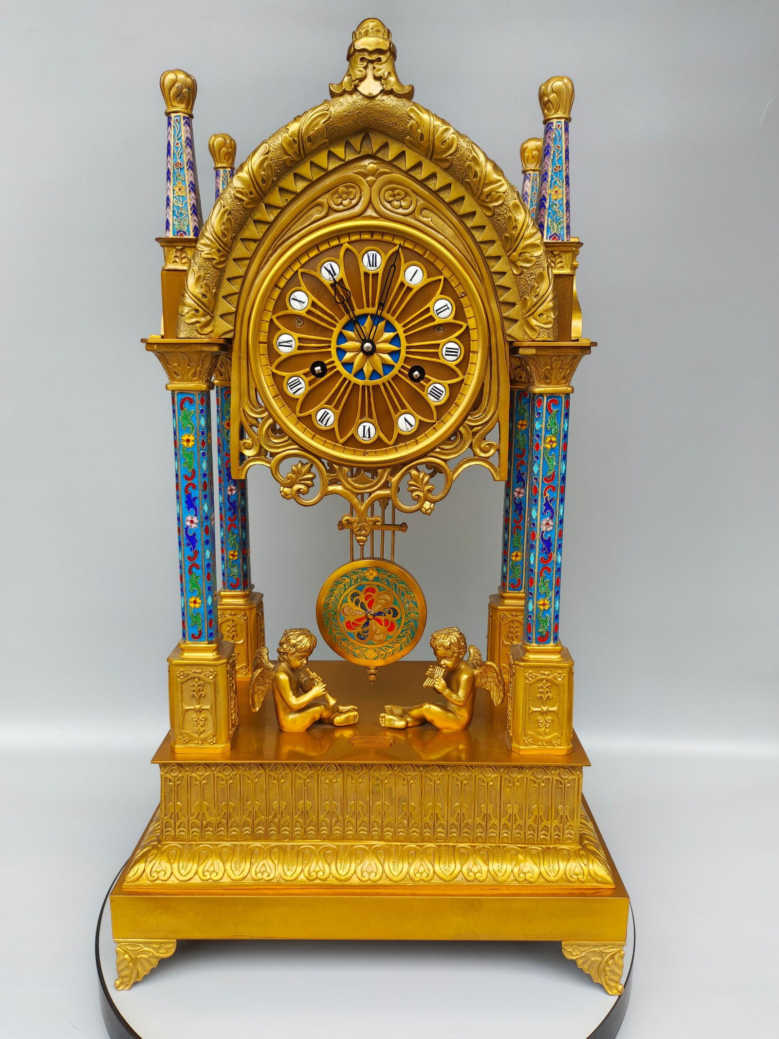 A beautiful clock classical European style cloisonn é old table clock: Exquisite clock classical European style cloisonné old table clock Size:38x26x68cm (The Dimensions Of All Batches Are Manually Measured.If You Need More Detailed Information, Please Contact Our Custo