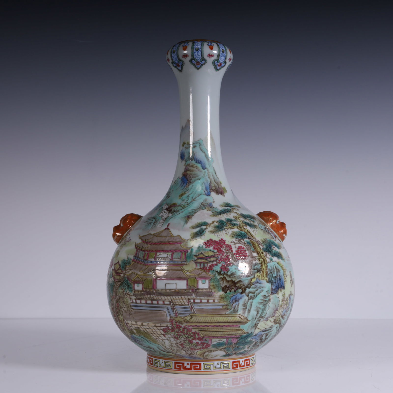 A garlic bottle made in the Qianlong period of the Qing Dynasty with pastel gilded pavilions and: Qing Dynasty Qianlong year pastel gilded pavilion pavilion picture garlic vase SIZE:L: 16cm H:28.5cm W:1.1kg (The Dimensions Of All Batches Are Manually Measured.If You Need More Detailed Information,