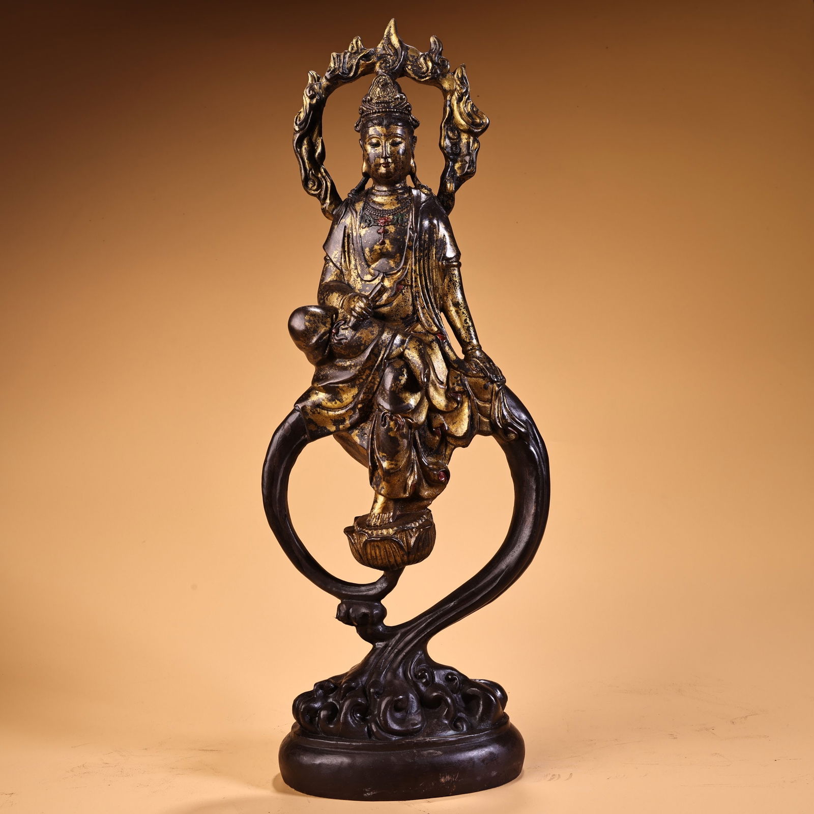 A beautiful pure copper full copper mud gold Guanyin Buddha statue (1 of 9)