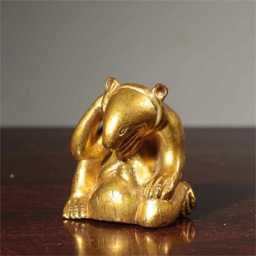 A copper gilt bear study paperweight from the Qing Dynasty: Qing Dynasty copper gilt bear study paperweight Size:H:5cm L:4.5cm W:3cm (The Dimensions Of All Batches Are Manually Measured.If You Need More Detailed Information, Please Contact Our Customer Service
