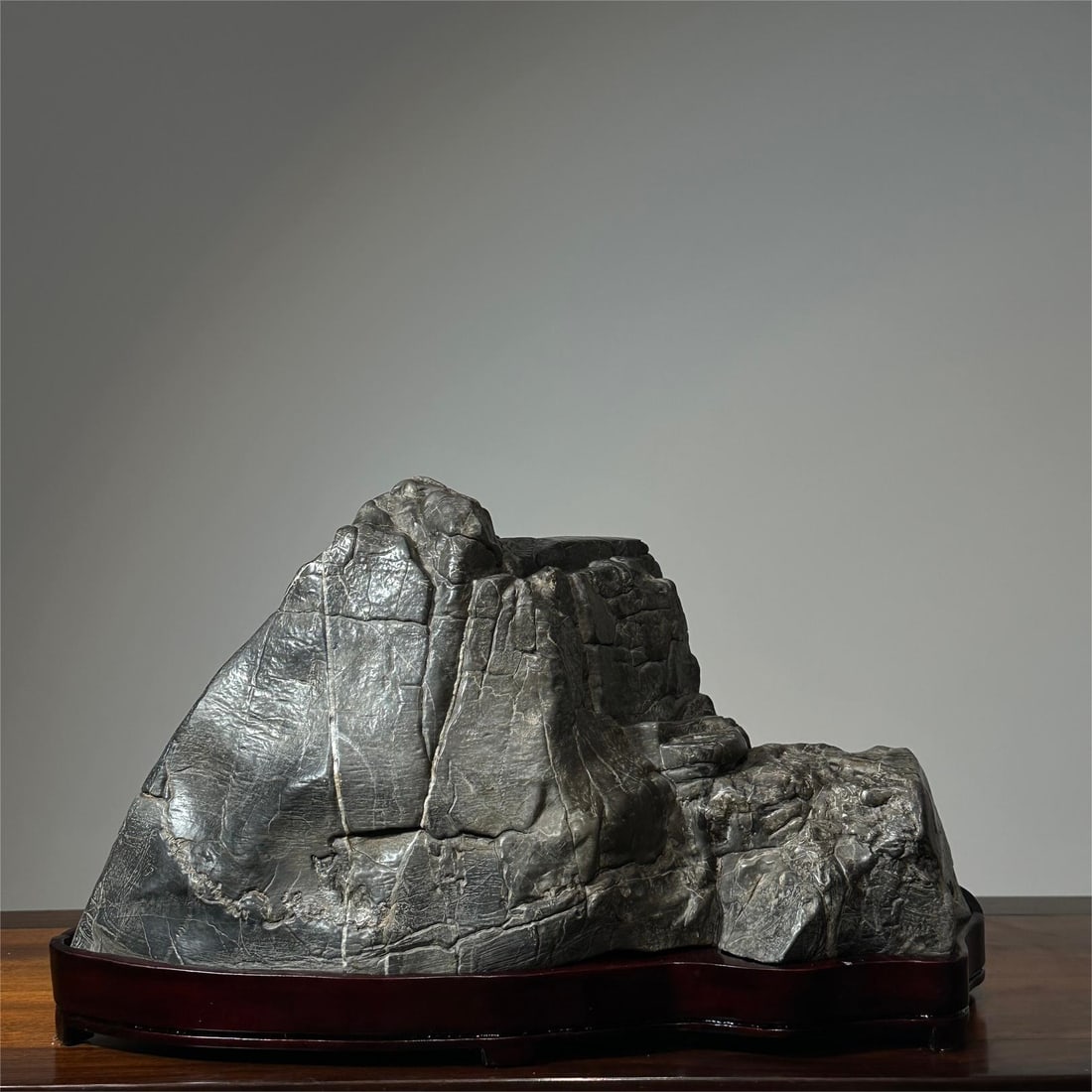 A beautiful Lingbi stone study room mountain type: Exquisite Lingbi stone study room mountain shape Size:L:50cm H:27cm T:26cm (The Dimensions Of All Batches Are Manually Measured.If You Need More Detailed Information, Please Contact Our Customer Servi