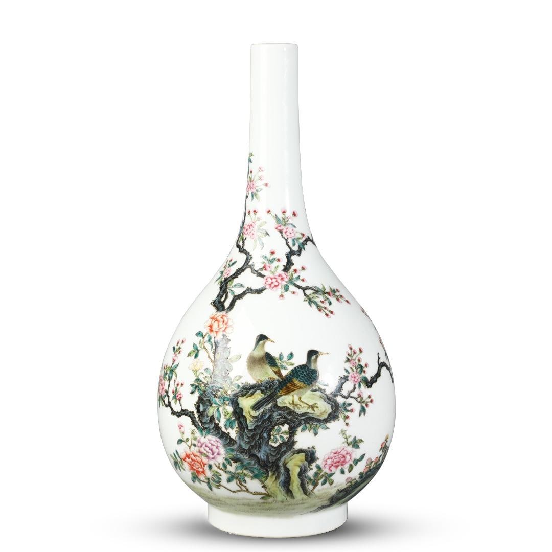 An enamel bird painting vase made in the Yongzheng era of the Qing Dynasty (1 of 9)