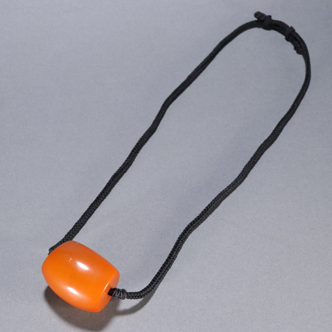 A beeswax pendant from the Qing Dynasty (1 of 9)