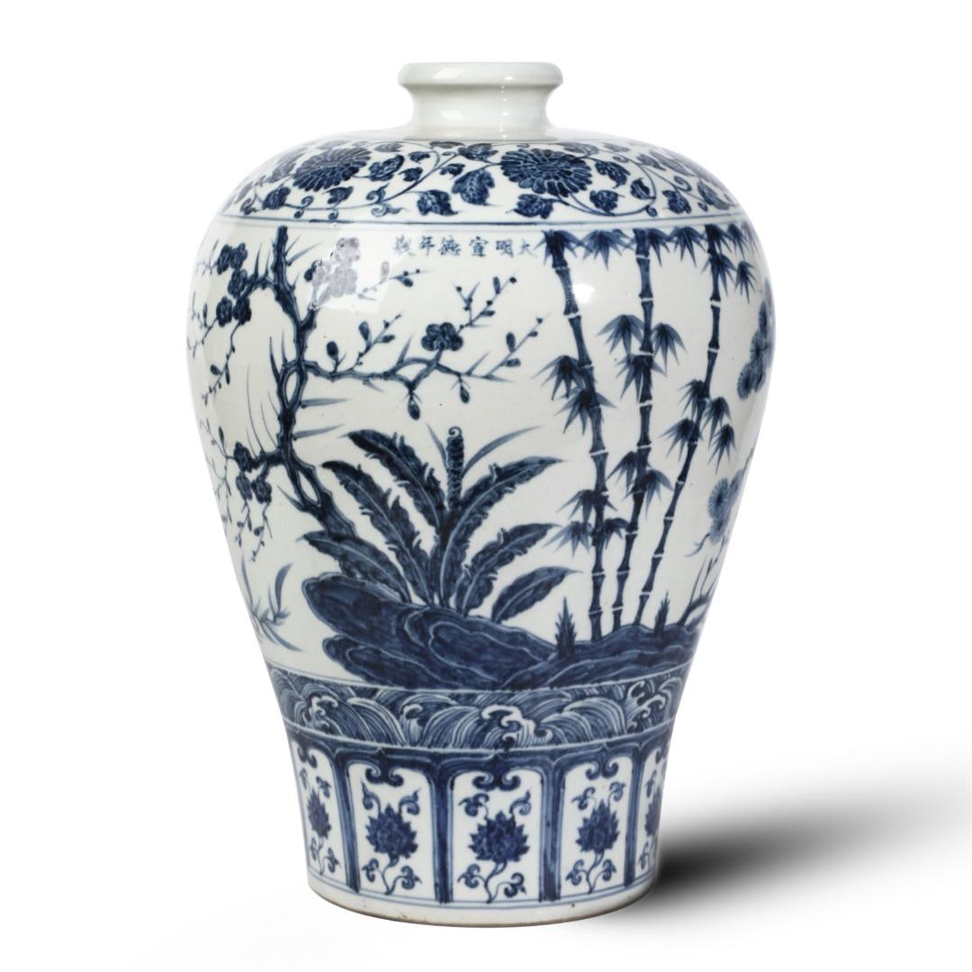 A pine, bamboo, plum and blue and white plum vase of the Ming Dynasty (1 of 13)