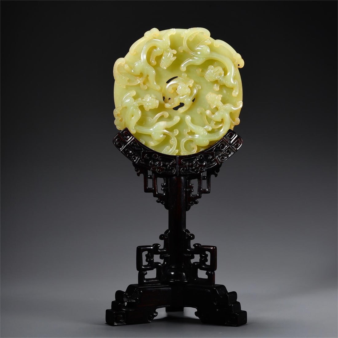 A beautiful Hetian topaz five-dragon jade: Exquisite Hetian topaz five dragon jade Size:H:28cm D:13cm T:1.6cm W:305g (The Dimensions Of All Batches Are Manually Measured.If You Need More Detailed Information, Please Contact Our Customer Servic