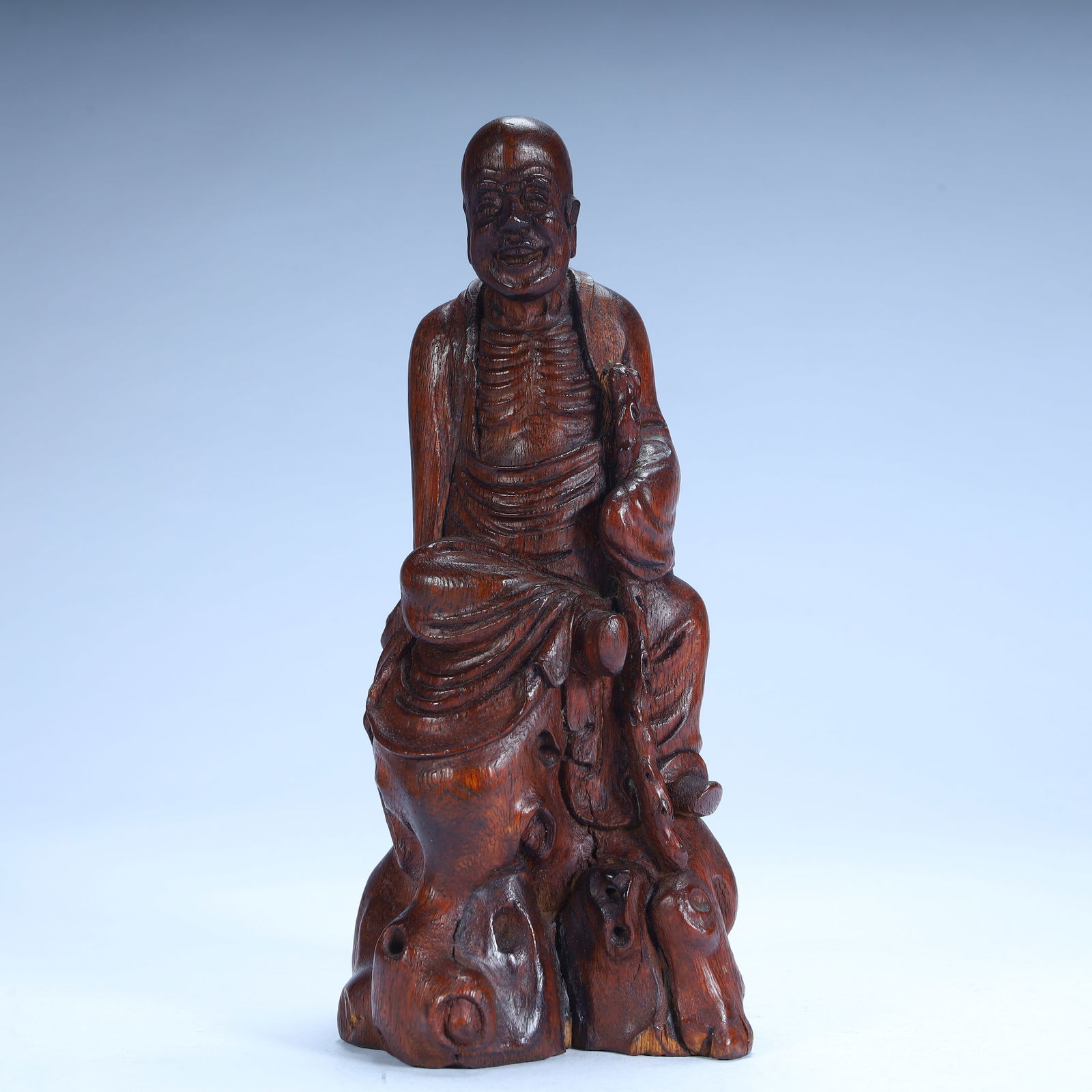 A bamboo carved Arhat ornament of the Qing Dynasty: Bamboo carved Arhat ornaments of the Qing Dynasty Size: H:15.5cm L: 7.5cm W:7cm W:86g (The Dimensions Of All Batches Are Manually Measured.If You Need More Detailed Information, Please Contact Our Cus