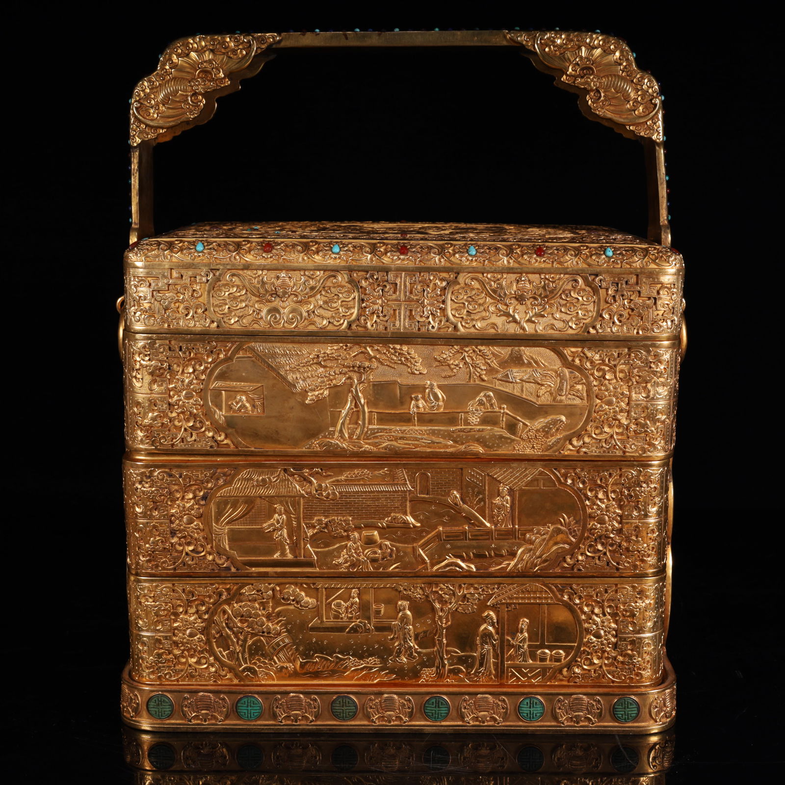 A copper-gilt inlaid treasure character story story lifting box of the Qing Dynasty: Qing Dynasty copper gilt inlaid treasure character story beam box Size: 32x20x36.7cmW: 12800g (The Dimensions Of All Batches Are Manually Measured.If You Need More Detailed Information, Please Contact