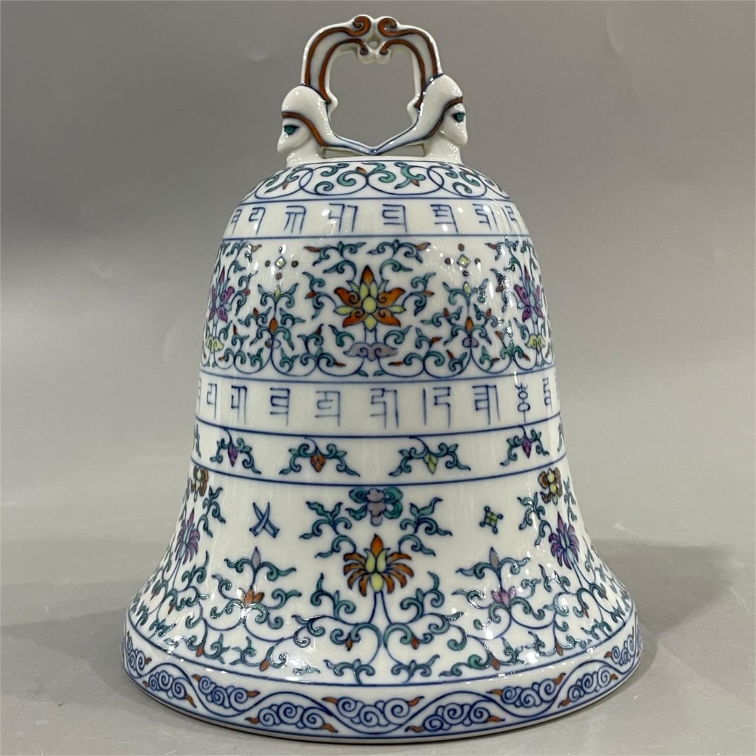 A silk bell made in the Yongzheng era of the Qing Dynasty: The intertwined Sanskrit Doucai porcelain clock made in the Yongzheng year of the Qing Dynasty Size:H:16cm D:13cm (The Dimensions Of All Batches Are Manually Measured.If You Need More Detailed Informa