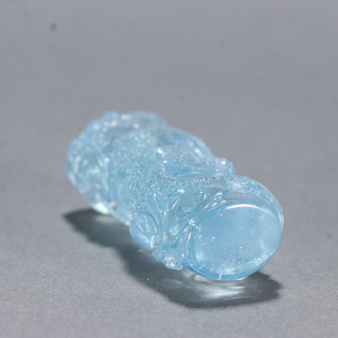 A Qing Dynasty aquamarine dragon ornament: Qing Dynasty aquamarine dragon pattern ornament Size:H:5.7cm W:2.2cm W:39.3g (The Dimensions Of All Batches Are Manually Measured.If You Need More Detailed Information, Please Contact Our Customer Ser