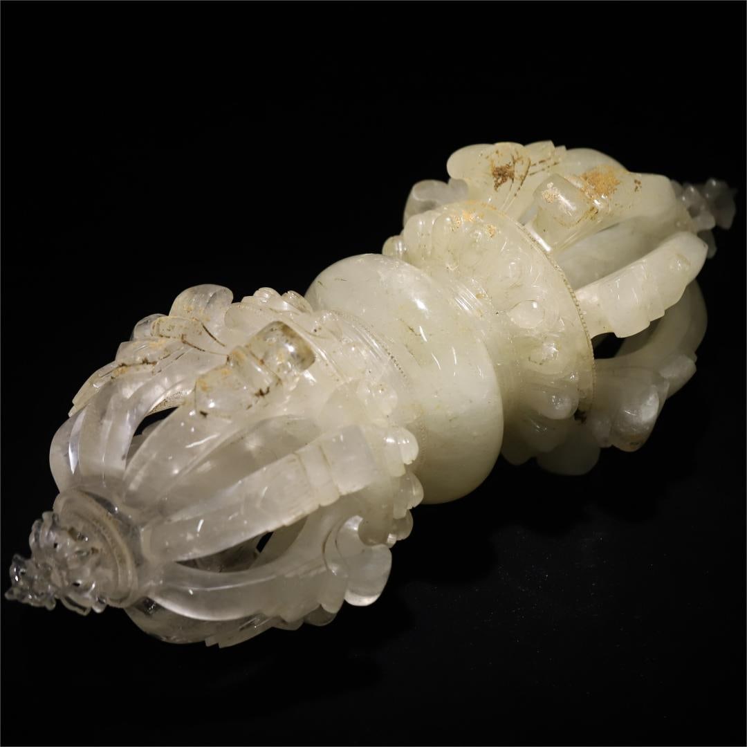 A crystal carved nine-strand vajra ornament of the Qing Dynasty (1 of 8)