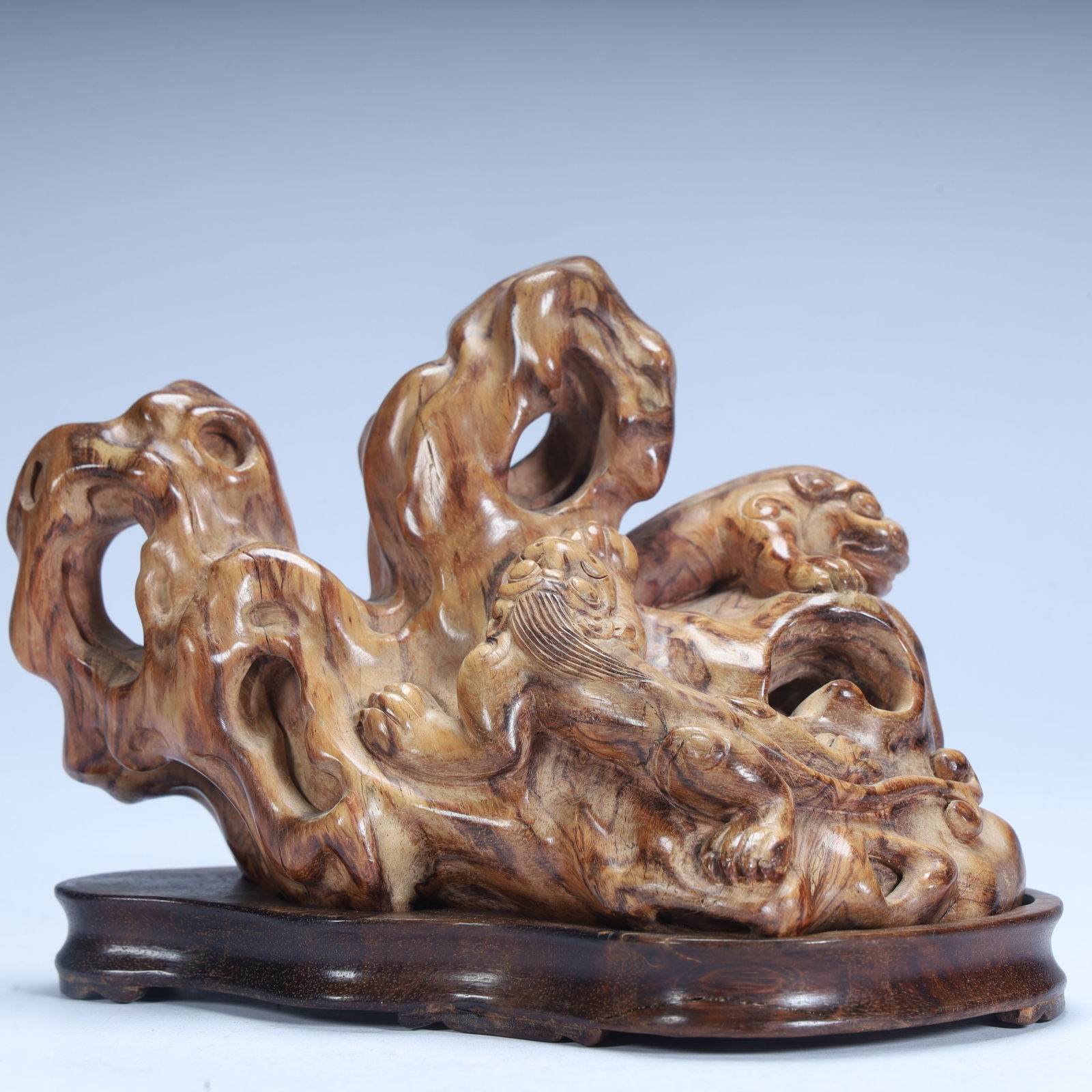 A Qing Dynasty Huanghuali wood carving imitation of Taihu Lake stone auspicious beast pattern: Qing Dynasty Huanghuali wood carving imitation Taihu Lake stone auspicious beast pattern mountain ornament Size: H:9cm L: 12cm W:7.5cm W:186g (The Dimensions Of All Batches Are Manually Measured.If Yo