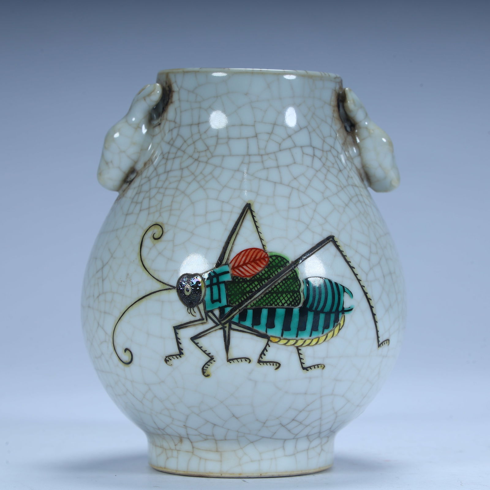 A glazed pastel grass worm pattern deer ear statue of the Song Dynasty Ge kiln: The glazed pastel grass worm pattern deer ear statue of the Song Dynasty Ge kiln Size: H:10cm L: 8cm W:8cm W:240.6g (The Dimensions Of All Batches Are Manually Measured.If You Need More Detailed Infor