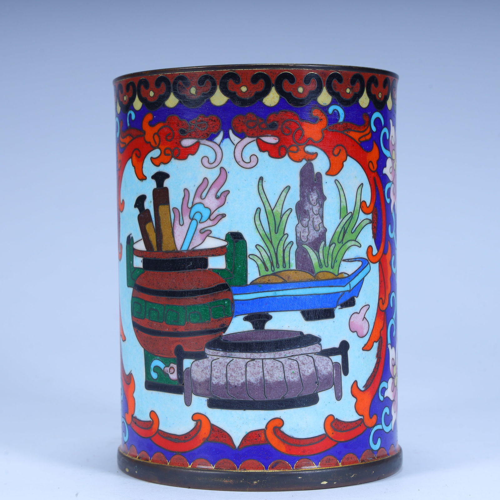 A copper tire cloisonn é enamel Bogu pattern pen holder of the Qing Dynasty (1 of 11)
