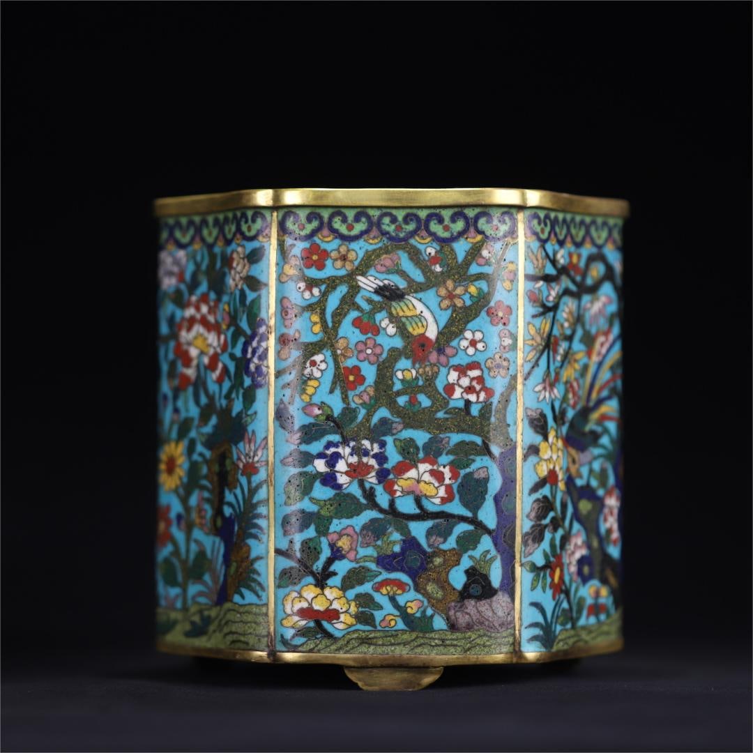 A cloisonn é flower and bird pattern sunflower mouth pen holder made in the Qianlong period of the: Qing Dynasty Qianlong year cloisonné flower and bird pattern sunflower mouth pen holder Size:15.2x15.3cm W:1382g (The Dimensions Of All Batches Are Manually Measured.If You Need More Detailed Informa