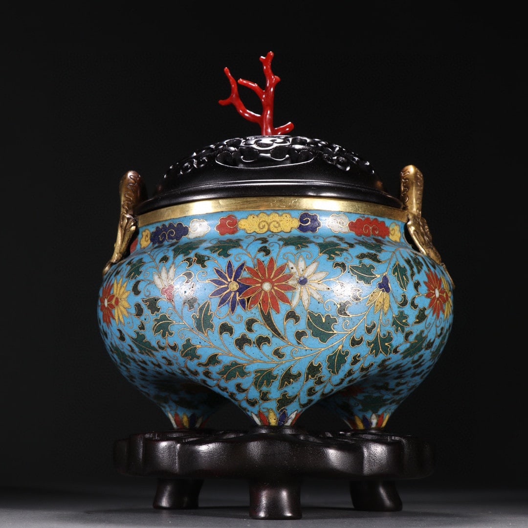 A copper-tired cloisonn é gilt double dragon ear aromatherapy stove made in the Xuande era of the (1 of 9)