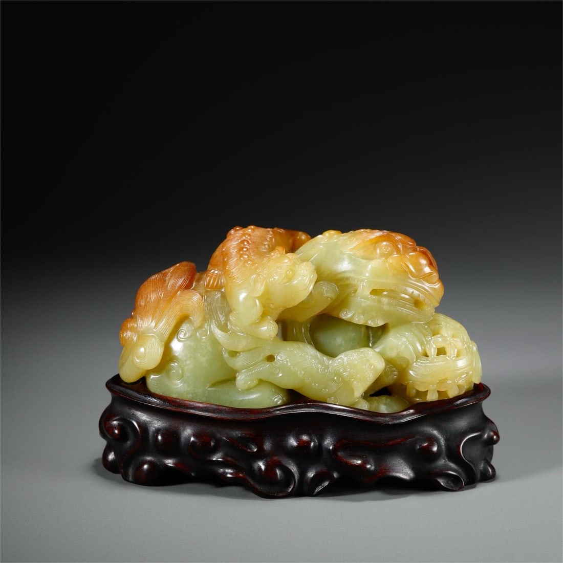 A beautiful Hetian topaz Grand Master Master ornament: Exquisite Hetian topaz Taishi Shaoshi ornaments Size:11.3×6.5×5.6cm W:572.3g (The Dimensions Of All Batches Are Manually Measured.If You Need More Detailed Information, Please Contact Our Customer S