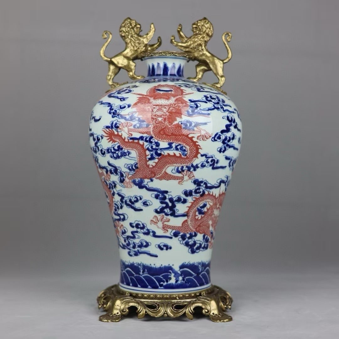 A beautiful copper-inlaid porcelain blue and white glaze red inlaid copper lion's ear dragon pattern: Exquisite copper-inlaid porcelain blue and white glaze red inlaid copper lion's ear dragon pattern plum vase Size:H:46cm Calibre:8cm D:22cm Bottom:17cm (The Dimensions Of All Batches Are Manually Meas