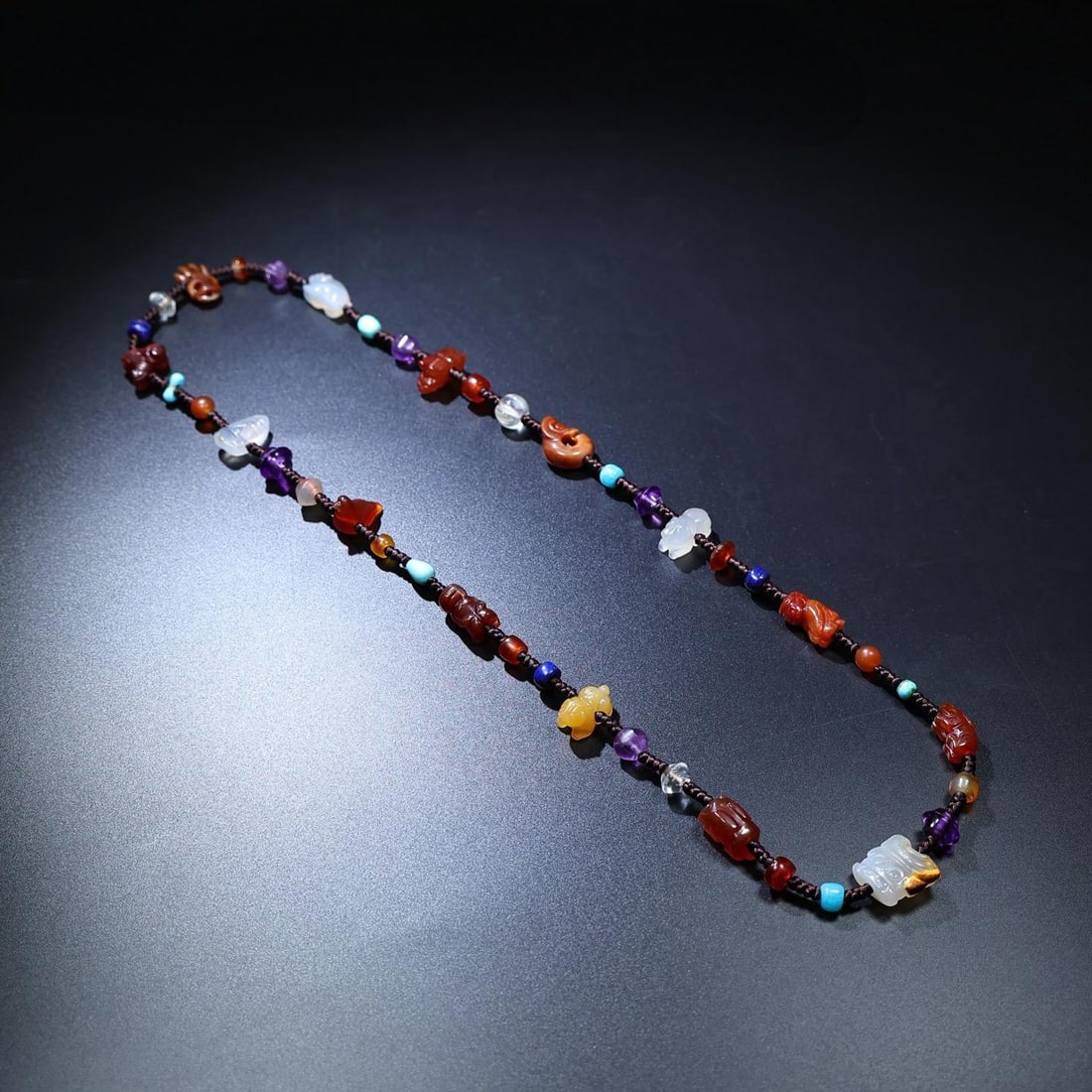 A beautiful onyx carved multi-treasure necklace: Exquisite onyx carved multi-treasure necklace Size:21x16x9mm W:72g (The Dimensions Of All Batches Are Manually Measured.If You Need More Detailed Information, Please Contact Our Customer Service Befor