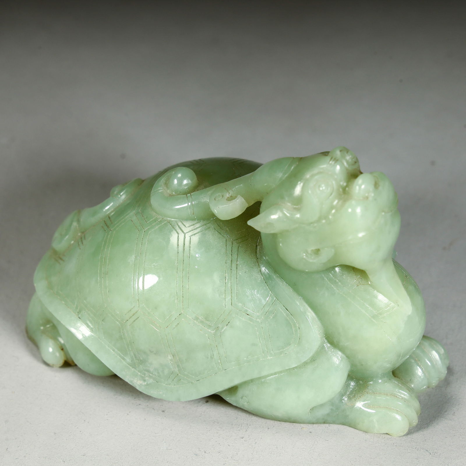 A Qing Dynasty Hetian jade dragon turtle ornament: Qing Dynasty Hetian jade dragon turtle ornament SIZE: H:6cm L: 8.5cm W:5.5cm W:288g (The Dimensions Of All Batches Are Manually Measured.If You Need More Detailed Information,