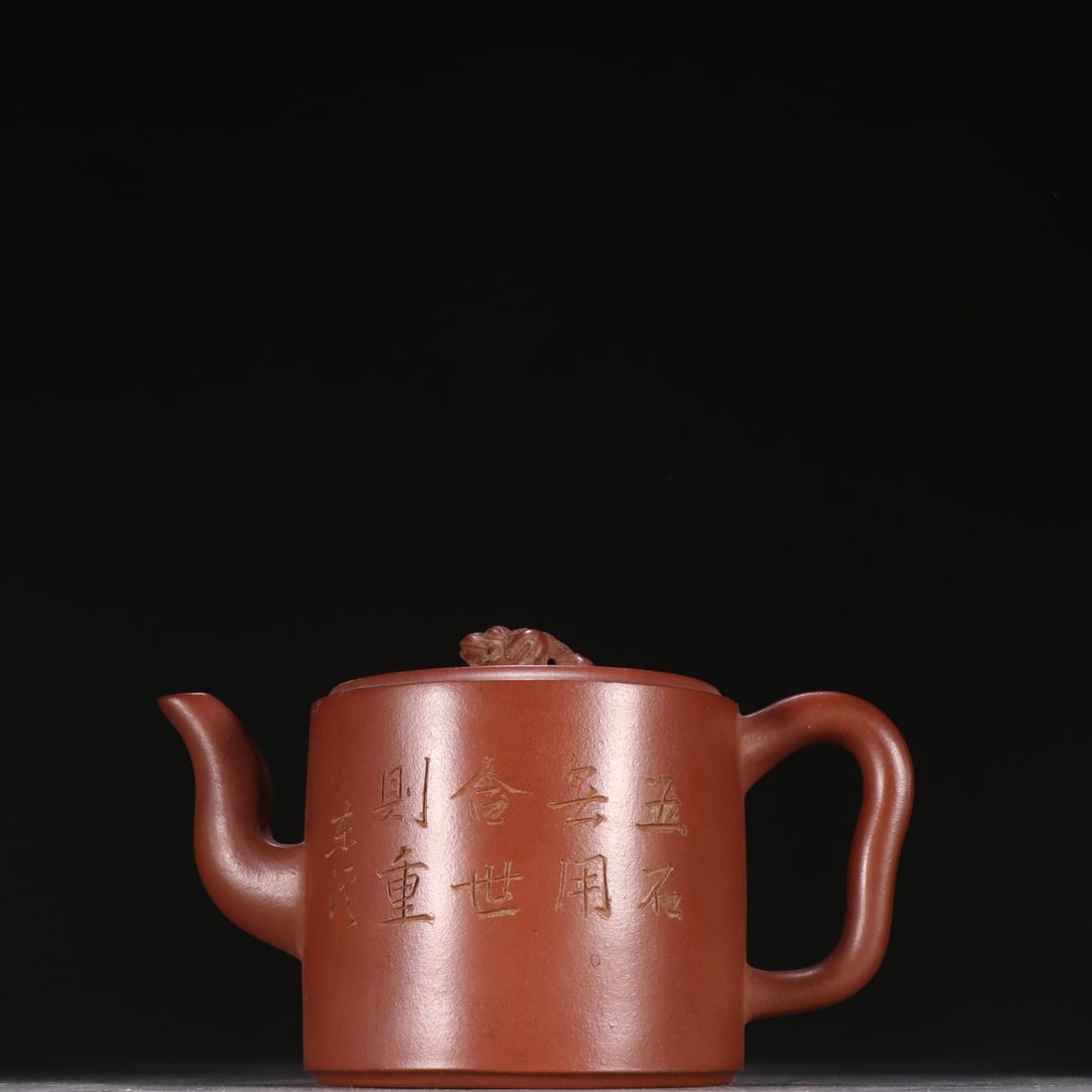 A purple sand golden toad button teapot of Chen Jinhou in the Qing Dynasty: Qing Dynasty Chen Jinhou's purple sand golden toad button teapot Size:H:10.9cm W:15.8cm (The Dimensions Of All Batches Are Manually Measured.If You Need More Detailed