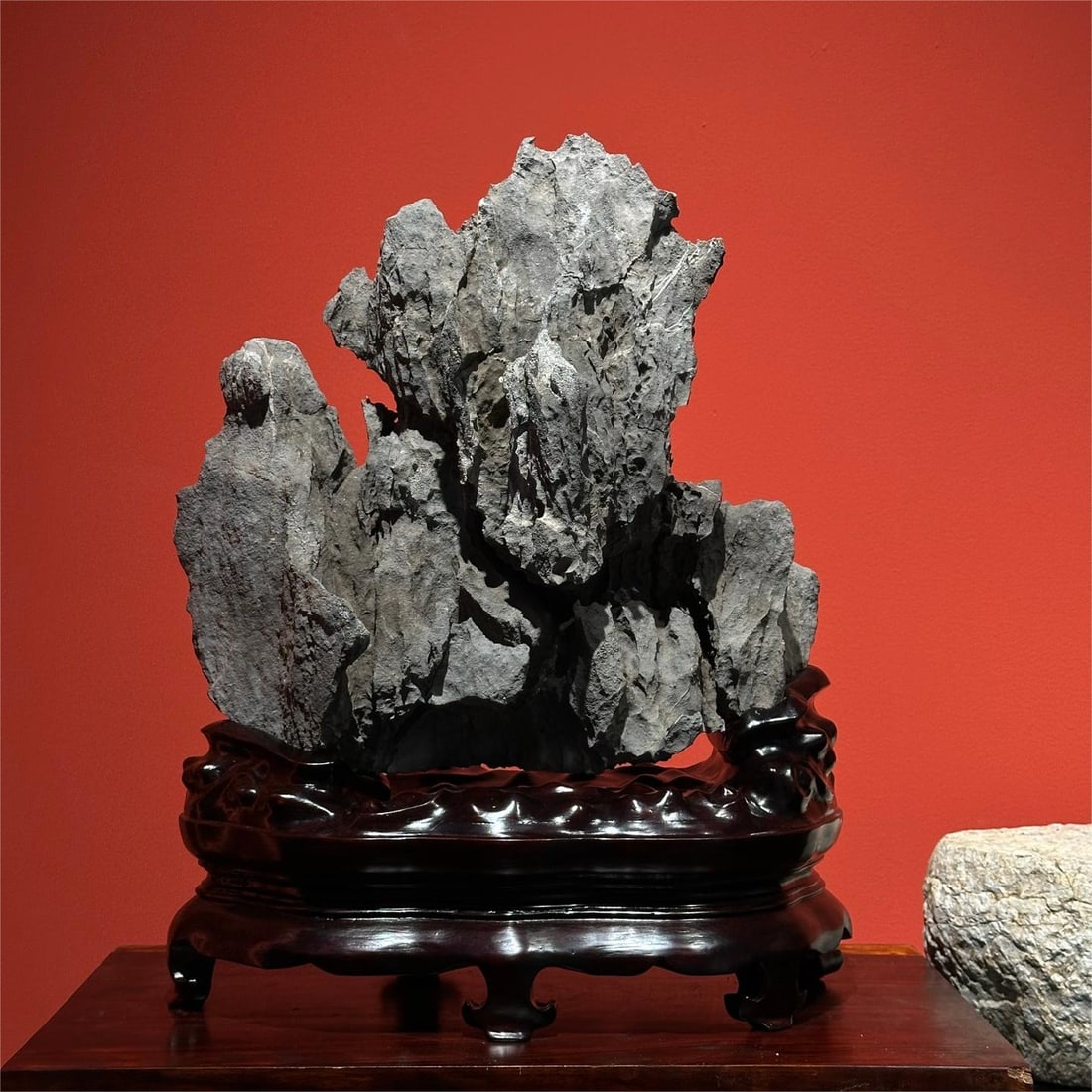 A beautiful stone study mountain type: Exquisite Yingshi study mountain type Size:H:48cm W:38cm T:18cm (The Dimensions Of All Batches Are Manually Measured.If You Need More Detailed Information, Please Contact Our
