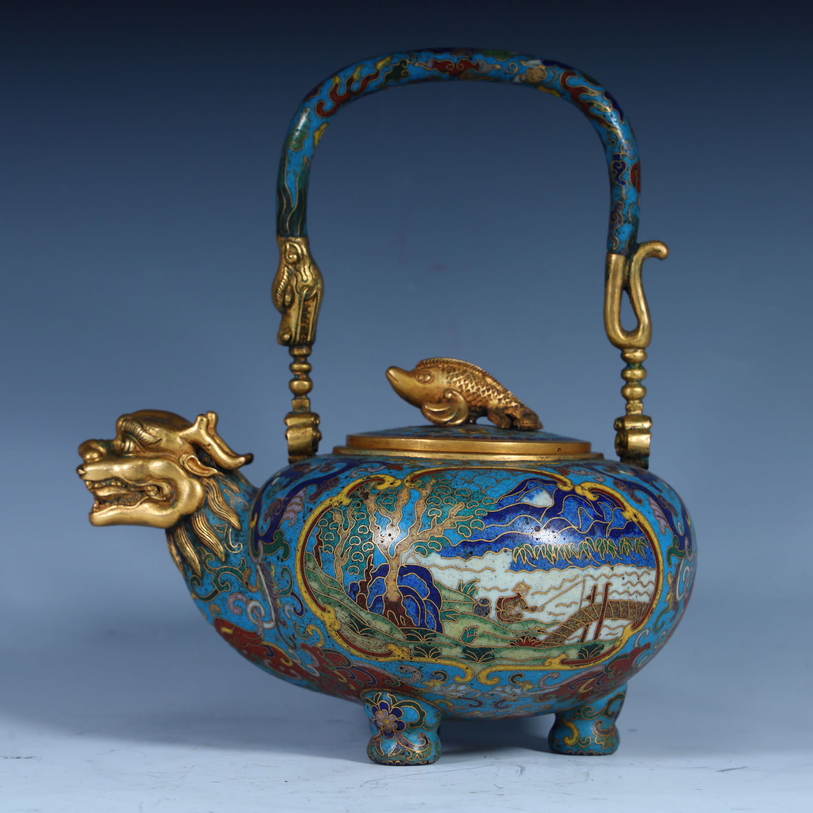 A Qianlong cloisonn é dragon head lifting pot of the Qing Dynasty: Qianlong cloisonné dragon of the Qing Dynasty lifted the beam pot SIZE: H:17cm L: 16cm W:12cm W:676.9g (The Dimensions Of All Batches Are Manually Measured.If You Need More