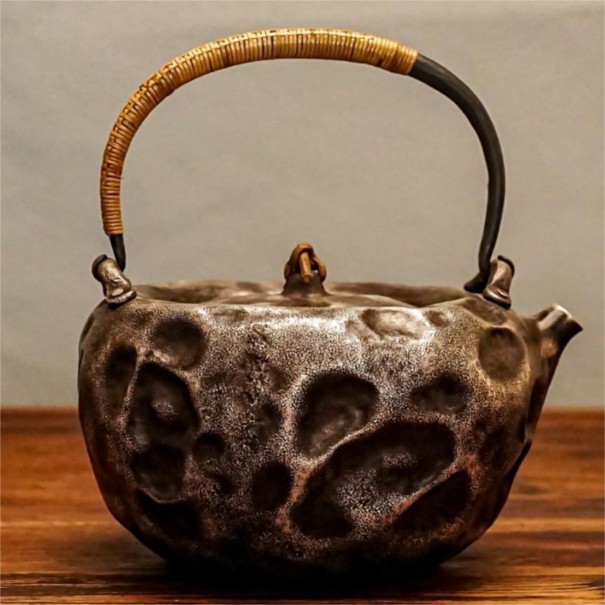 A fine Japanese silver pot: Exquisite Japanese silver pot Size:16×17cm W:431g (The Dimensions Of All Batches Are Manually Measured.If You Need More Detailed Information, Please Contact Our Customer Service Before Bidding.)