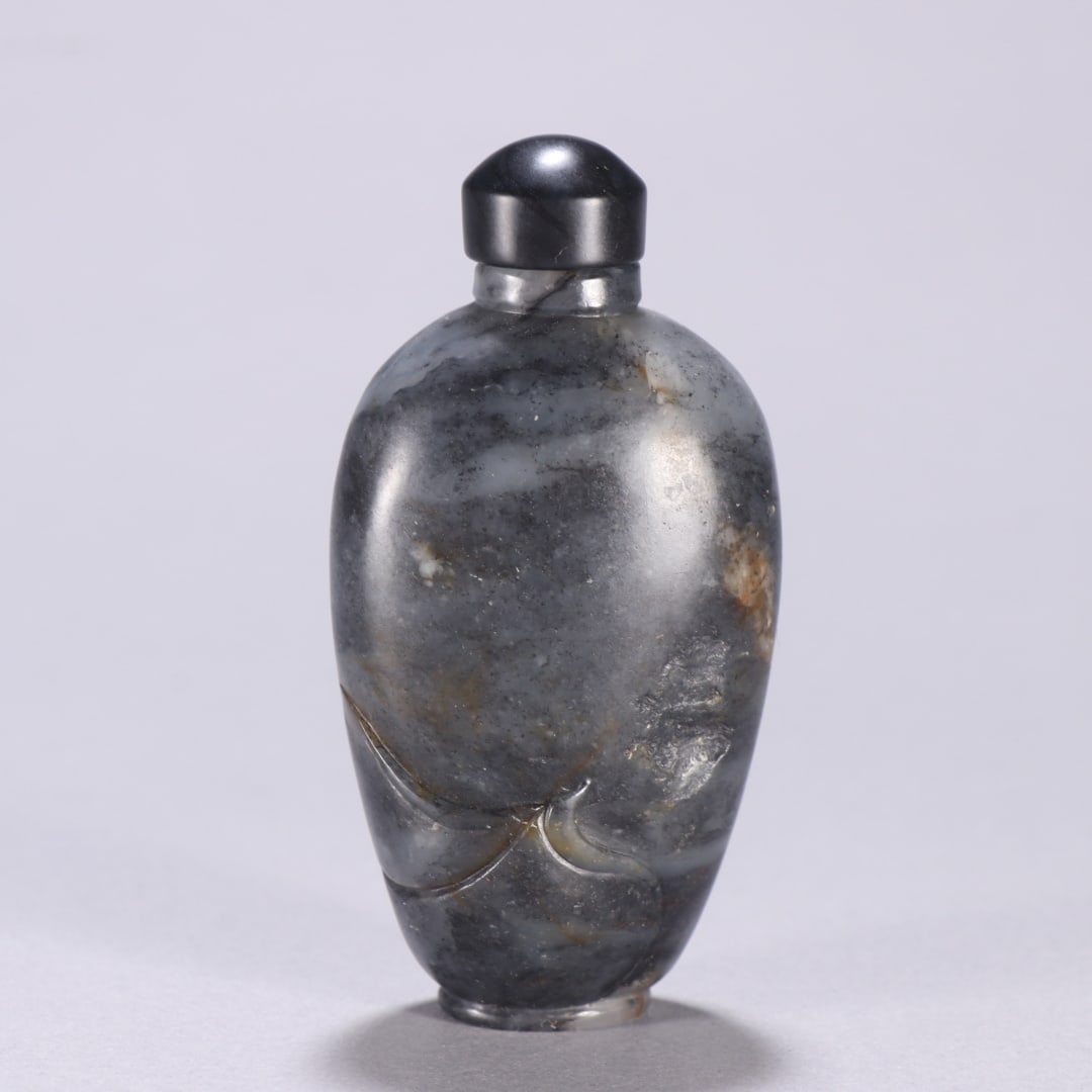 A beautiful blue and white seed bottle: Exquisite blue and white seed bottles Size:H:7.3cm W:3.6cm W:72.8g (The Dimensions Of All Batches Are Manually Measured.If You Need More Detailed Information, Please Contact Our