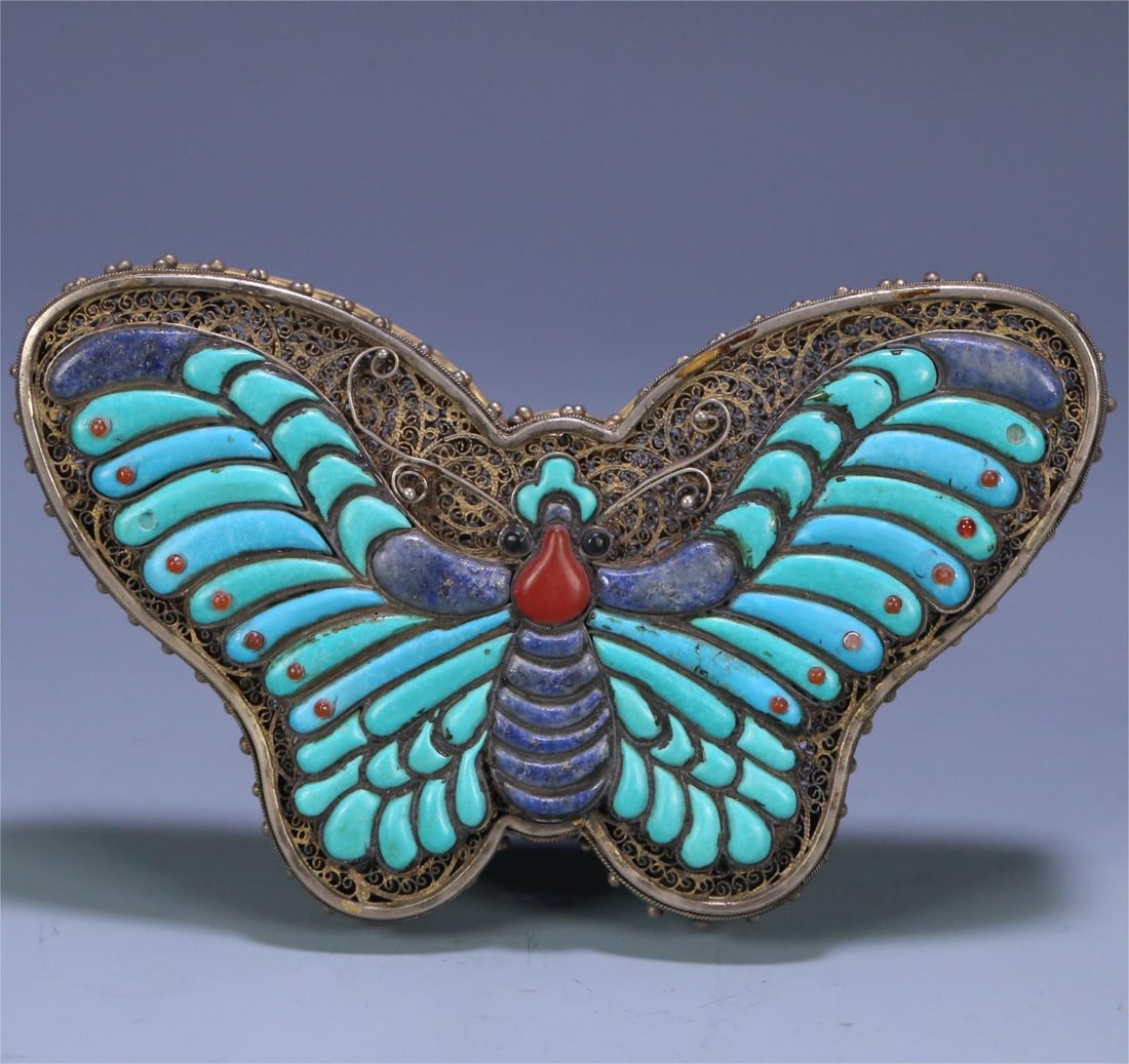 A Qing Dynasty silver-gilt filigree inlaid lapis lazuli butterfly lid box: Qing Dynasty silver-gilt filigree inlaid lapis lazuli butterfly lid box Size:13x8.2x2.4cm W:206.4g (The Dimensions Of All Batches Are Manually Measured.If You Need More Detailed