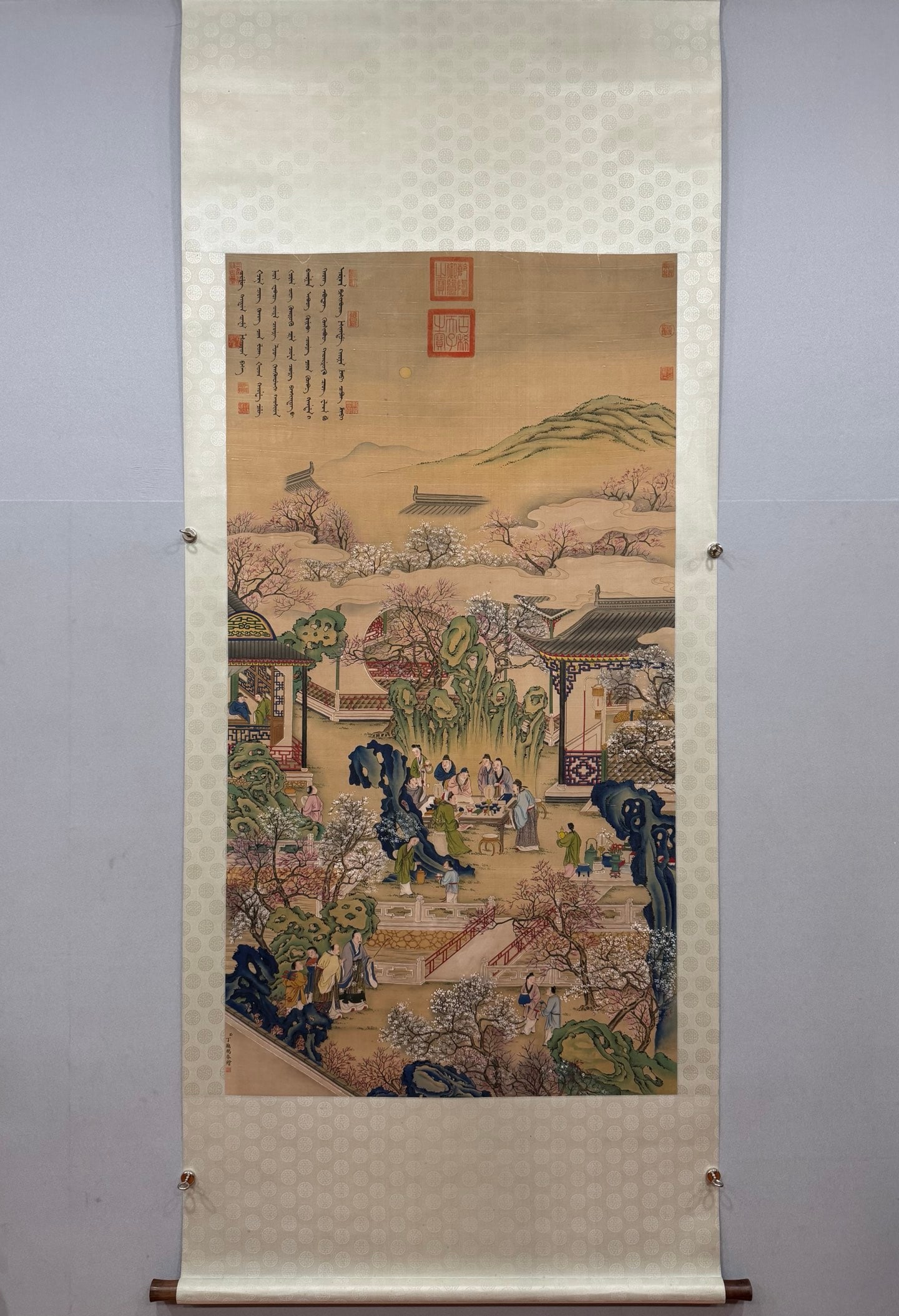 A picture of Ding Guanpeng's silk Taoyuan night banquet in the Qing Dynasty (1 of 11)