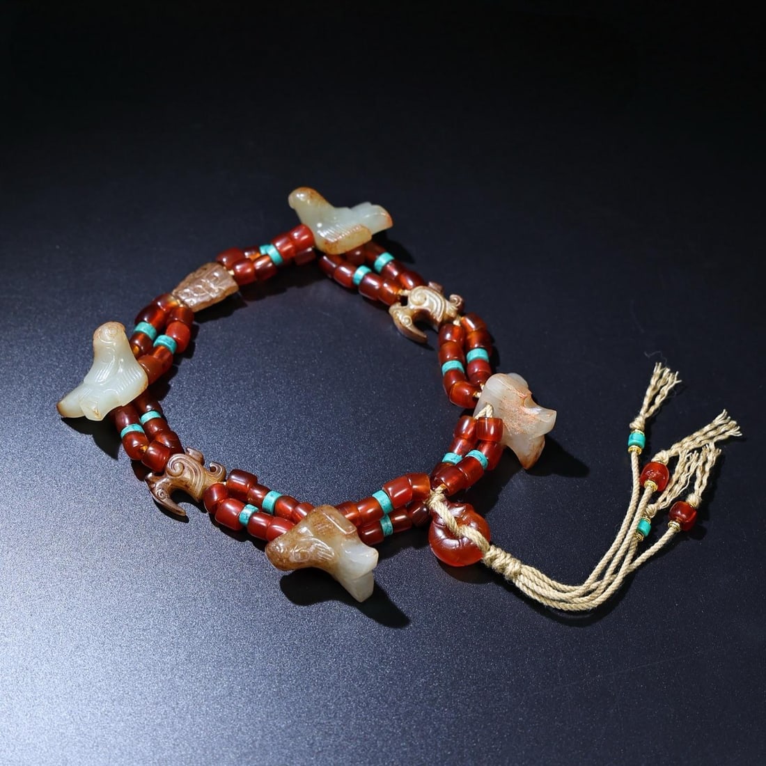 A beautiful Hetian jade phoenix bird with a West horse charm: Exquisite Hetian jade phoenix bird with West Horse charm Size:23x20x23mm W:94g (The Dimensions Of All Batches Are Manually Measured.If You Need More Detailed Information, Please Contact Our Customer S