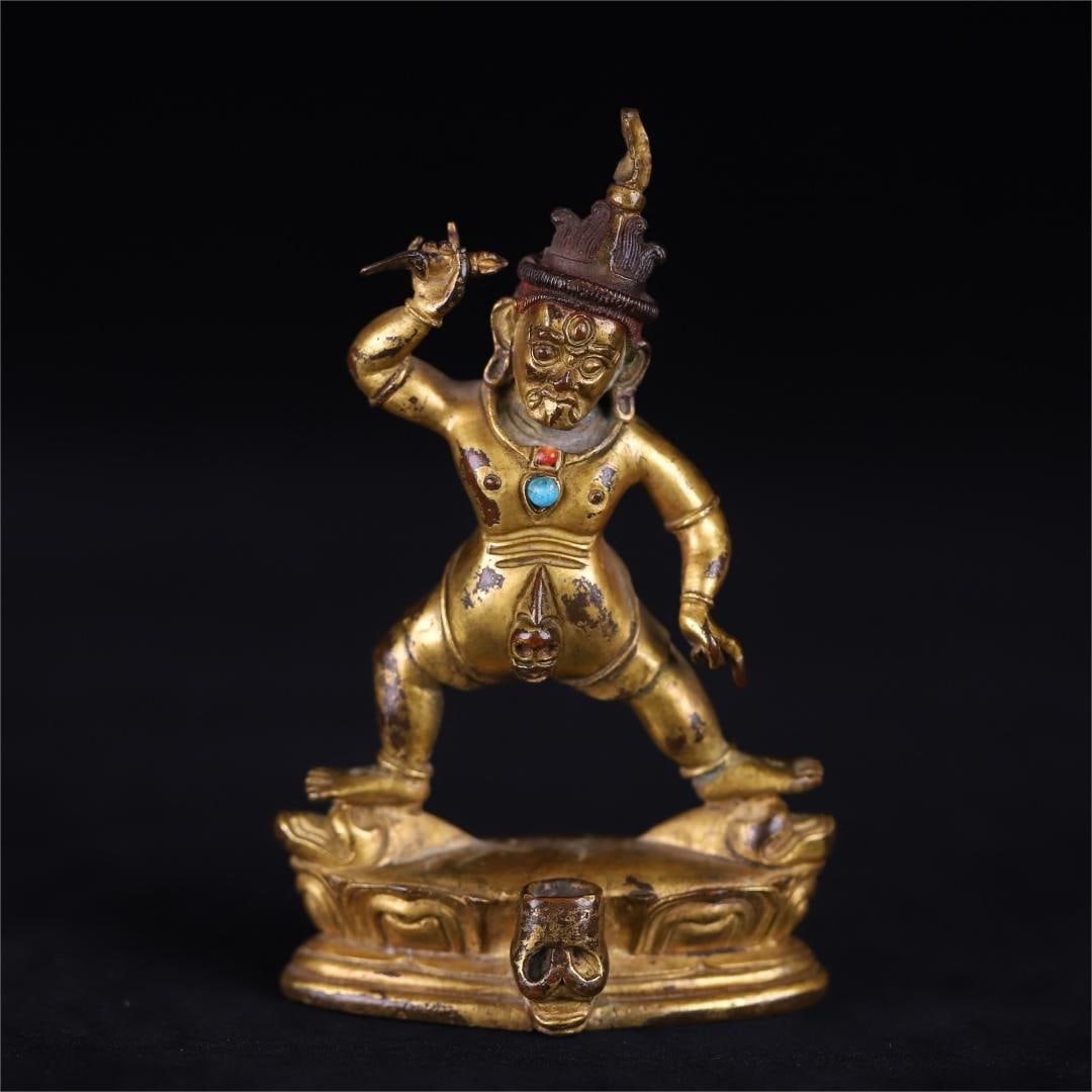 A bronze gilt Vajra hand protector statue of the Qing Dynasty: Qing Dynasty bronze gilt Vajra hand protector statue Size:H:13.7xx8.5xx4.7cm W:382.1g (The Dimensions Of All Batches Are Manually Measured.If You Need More Detailed Information, Please Contact Our Cus