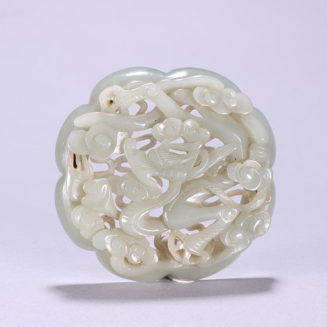 A beautiful Hetian jade cloud dragon pattern tile: Exquisite Hetian jade cloud dragon pattern tiles Size:W:7×7.3cm W:83.5g (The Dimensions Of All Batches Are Manually Measured.If You Need More Detailed Information, Please Contact Our Customer Service