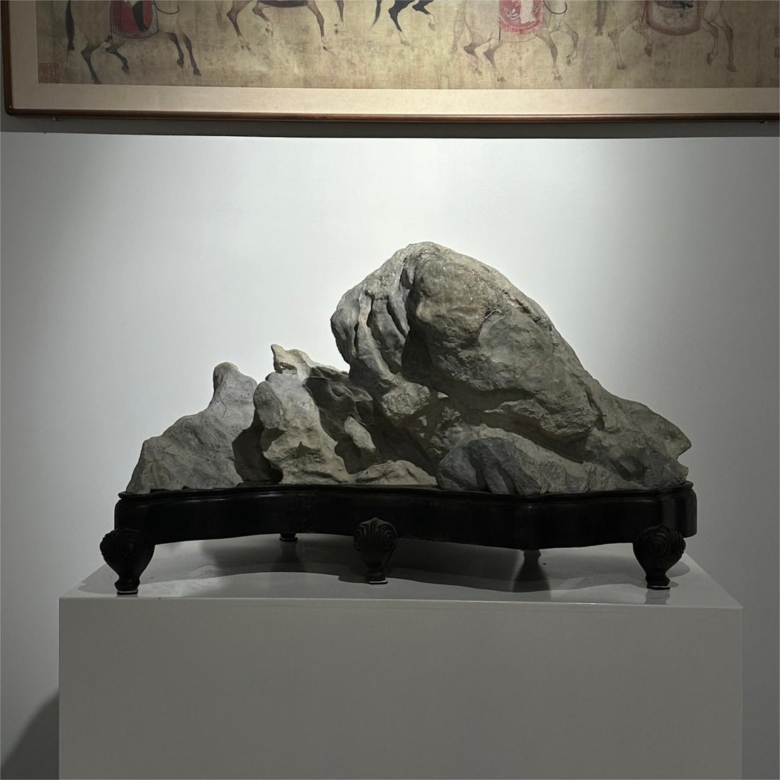 A beautiful Lingbi stone hall backing stone: Exquisite Lingbi stone hall backer stone Size:L:96cm H:60cm T:58cm (The Dimensions Of All Batches Are Manually Measured.If You Need More Detailed Information, Please Contact Our Customer Service Befor