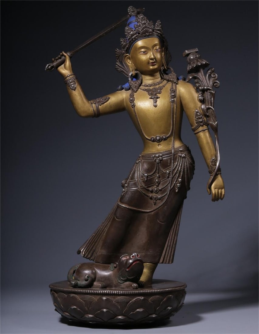 A statue of Manjushri Bodhisattva in pure silver clay gold in the Qing Dynasty (1 of 12)