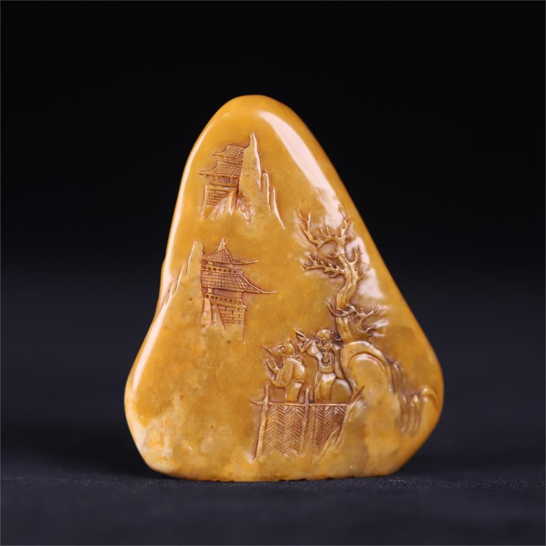 A beautiful Kang Youwei Shoushan field yellow stone thin carved seal: Exquisite Kang Youwei Shou Shan Tian Huang Shi thin carved seal Size:H:8.6x725x2.9cm W:191g (The Dimensions Of All Batches Are Manually Measured.If You Need More Detailed Information, Please Contact O