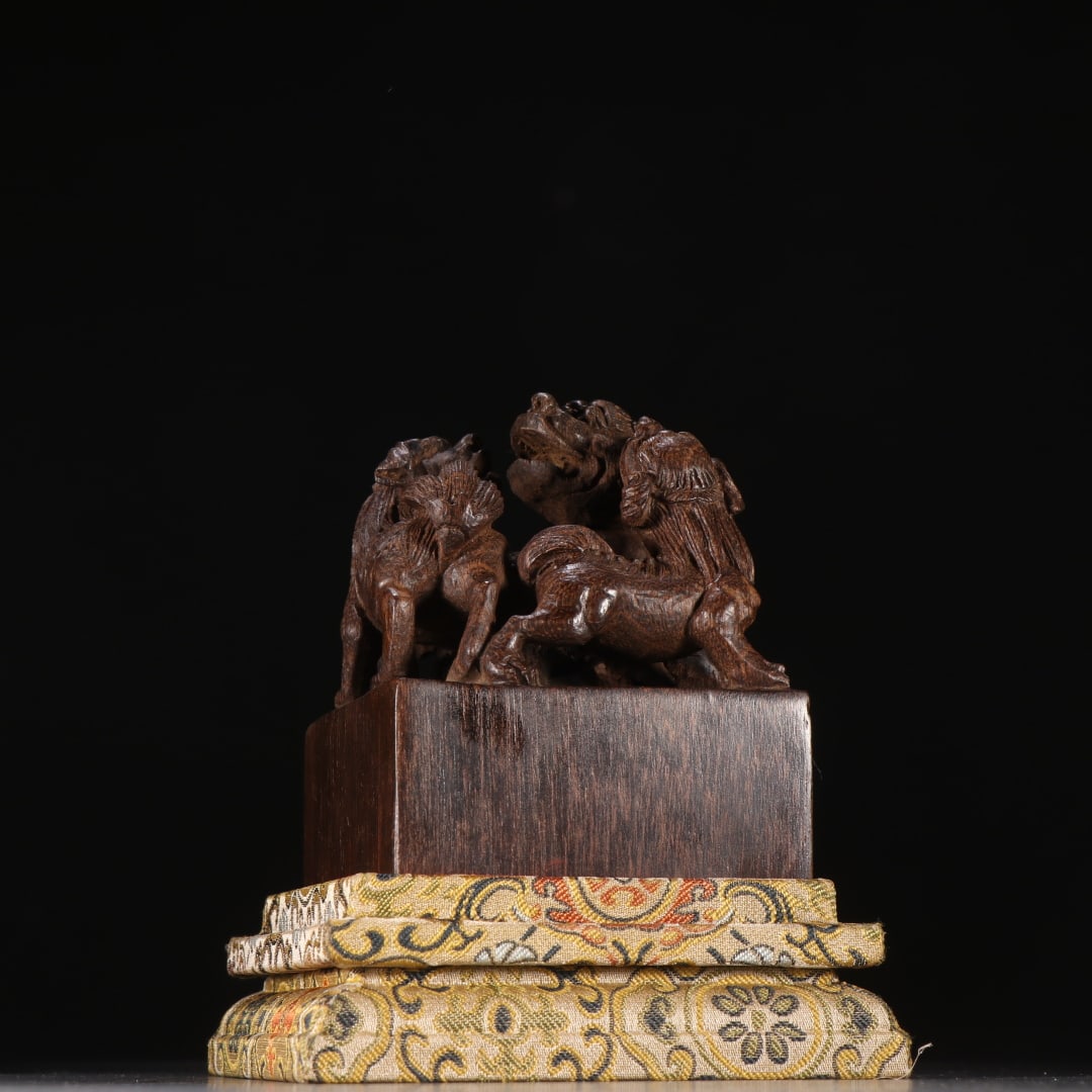 A Qing Dynasty agarwood three lion button seal: Qing Dynasty agarwood three lions button seal Size:H:9.9cm W:7.8cm W:300g (The Dimensions Of All Batches Are Manually Measured.If You Need More Detailed Information, Please Contact Our Customer Servic