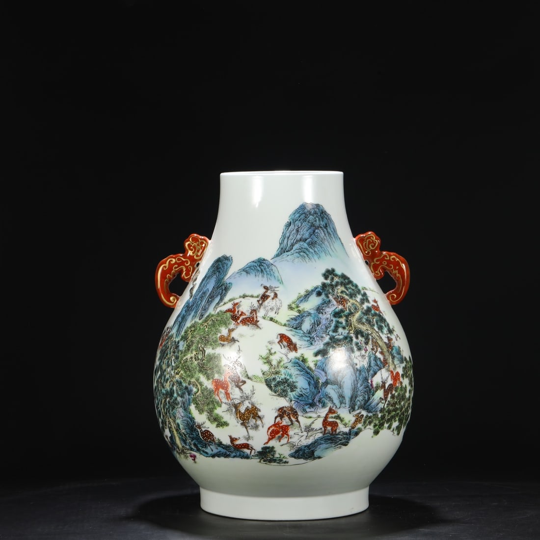 A pastel deer pattern amphora bottle made in the Qianlong period of the Qing Dynasty: Qing Dynasty Qianlong year pastel hundred deer pattern amphora large bottle Size:H:48cm Calibre:17cm Belly diameter:35cm (The Dimensions Of All Batches Are Manually Measured.If You Need More Detailed