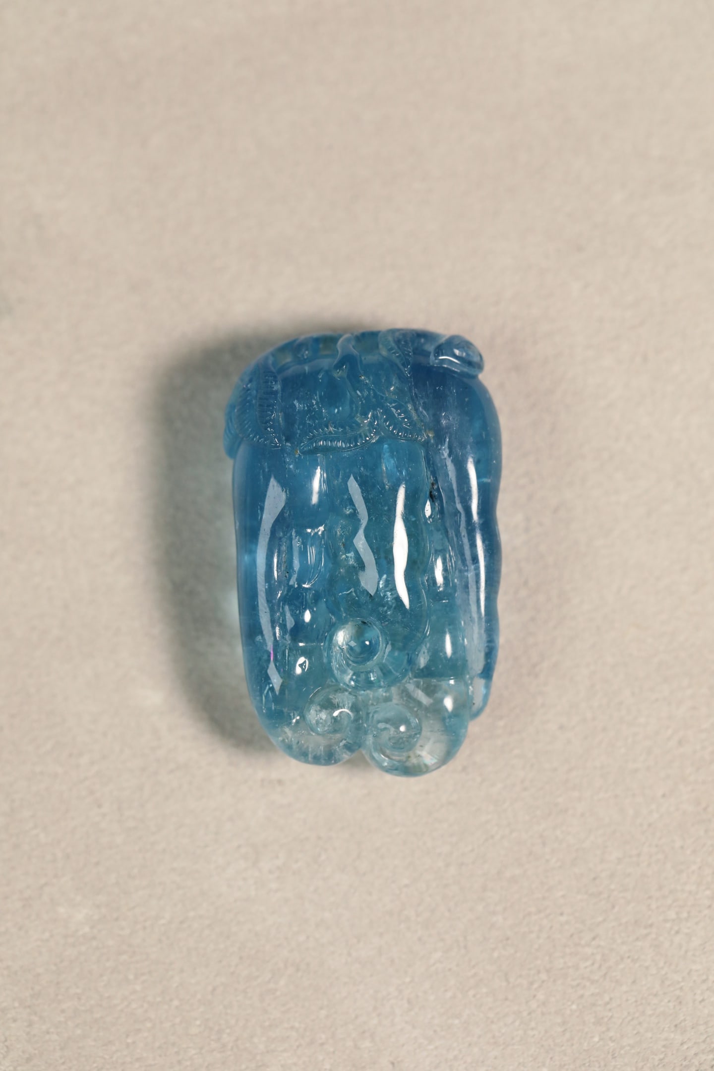 A beautiful jewelry-grade Vietnamese glue-free and non-optimized raw aquamarine bergamot pendant - 2