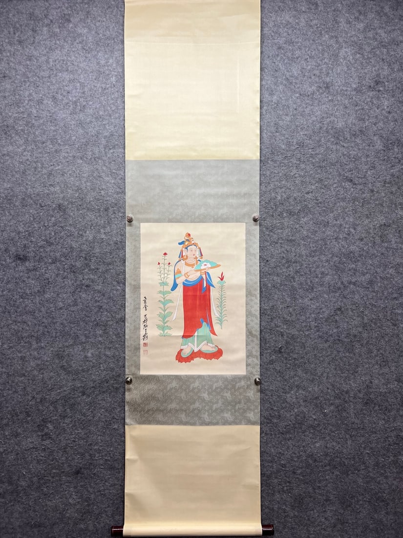 A figure painting by Zhang Daqian: Zhang Daqian's figure painting Flower core Size:59×41cm (The Dimensions Of All Batches Are Manually Measured.If You Need More Detailed Information, Please Contact Our Customer Service Before Bidding.