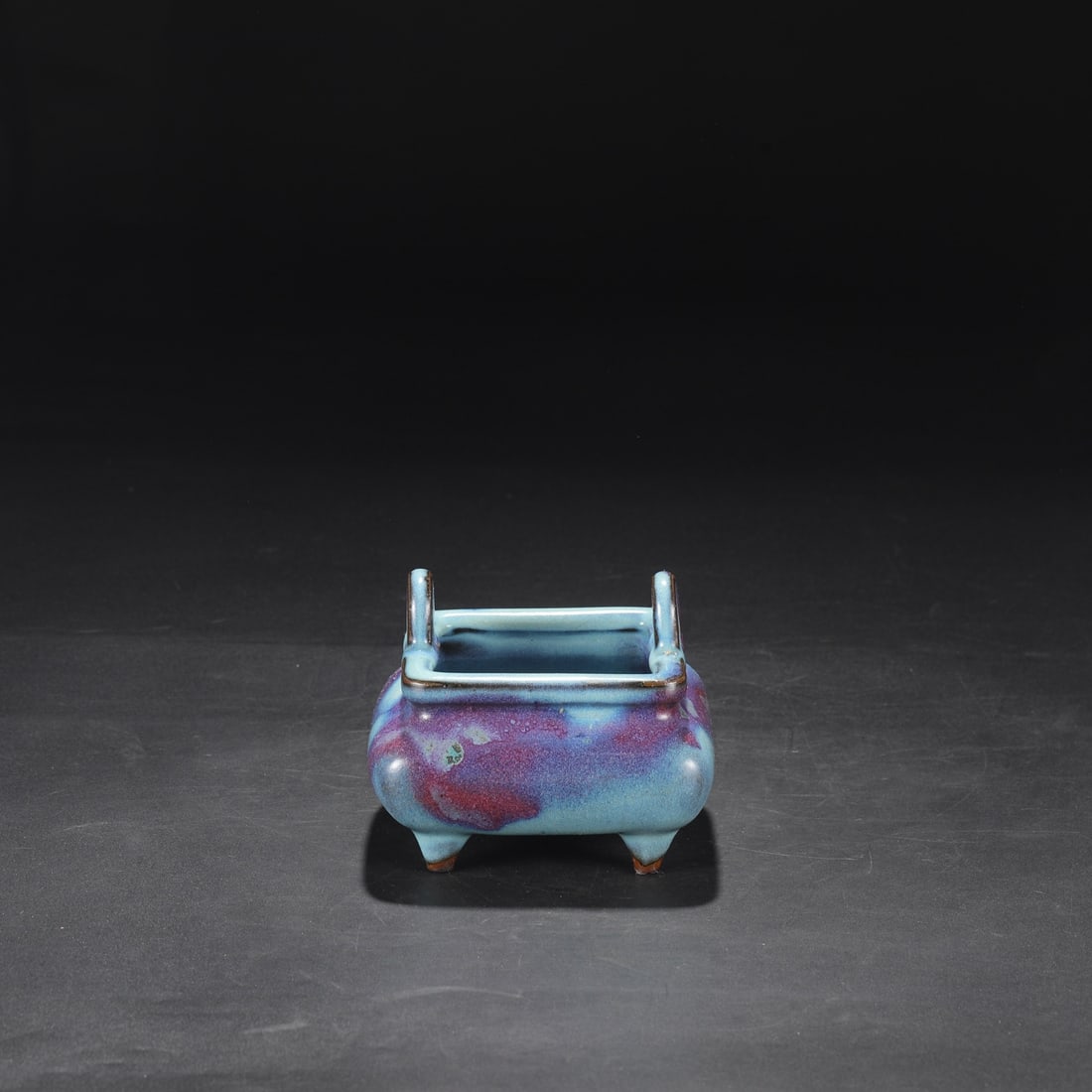 A four-sided tripod furnace used by the Song Dynasty Jun kiln for the purple and red spotted court (1 of 9)