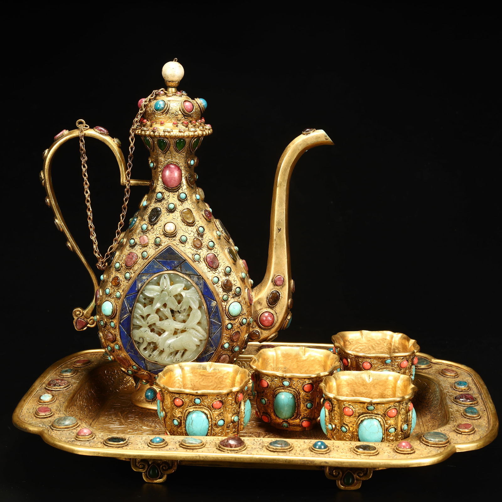 A copper-gilded jade wine set from the Qing Dynasty (1 of 16)