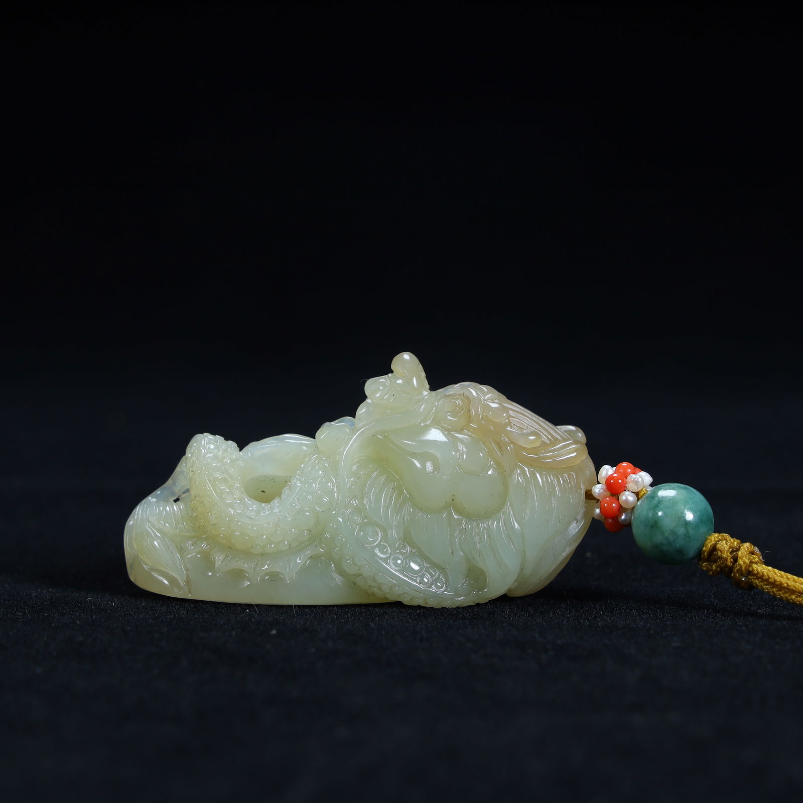 A Qing Dynasty Hetian jade dragon-shaped handle (1 of 9)