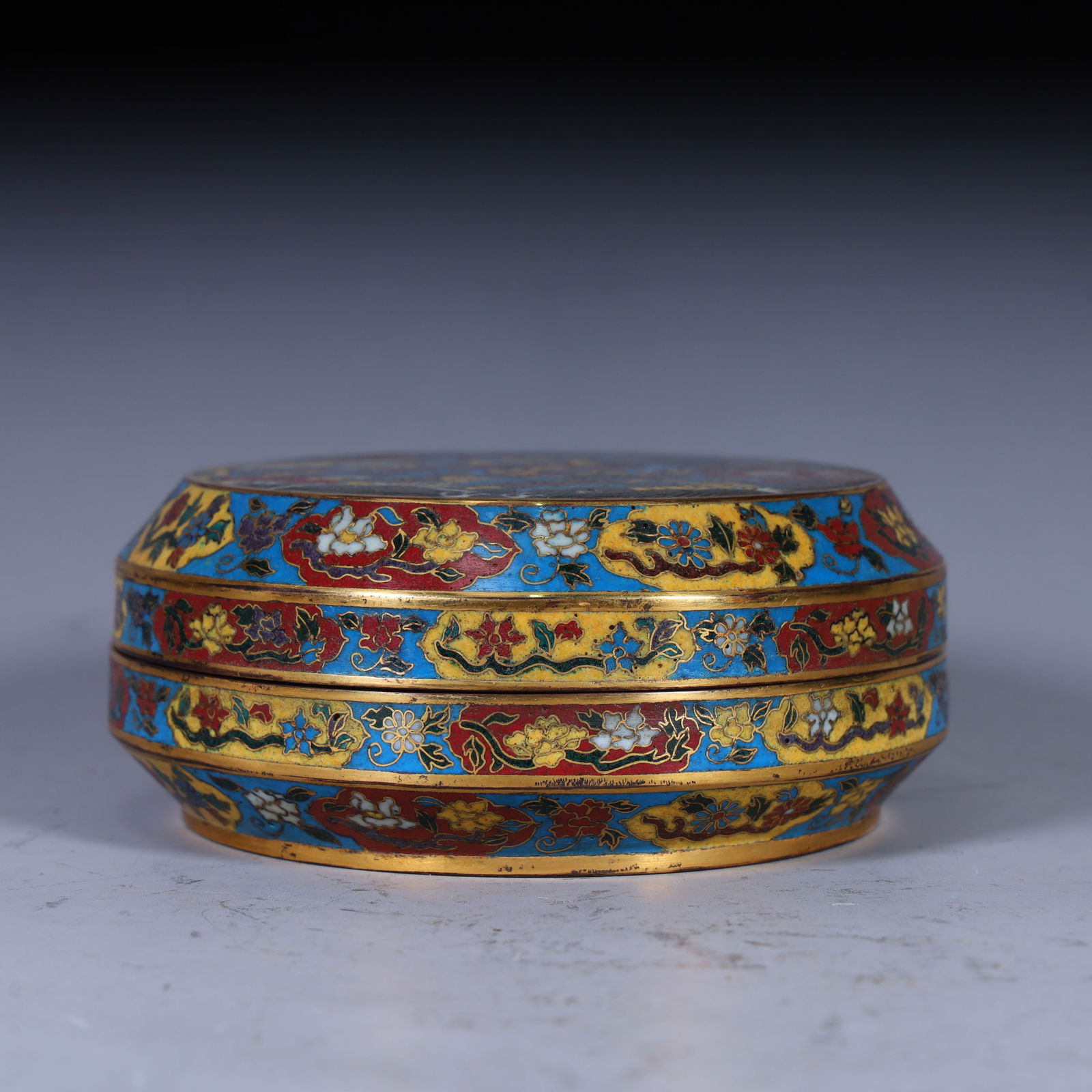 A Qing Dynasty copper gilt cloisonn é enamel painted sea Wu Tian Shou incense box (1 of 9)