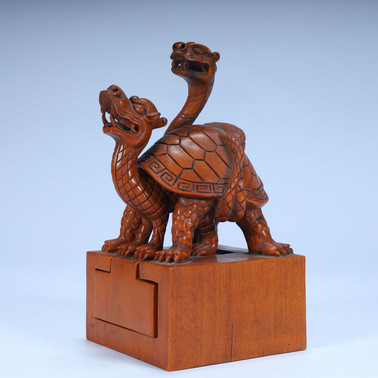 A boxwood carving basalt overprint of the Qing Dynasty: Qing Dynasty boxwood carving basalt pattern overprint Size: H:15cm L: 9cm W:8cm W:349g (The Dimensions Of All Batches Are Manually Measured.If You Need More Detailed Information, Please Contact Our Cu