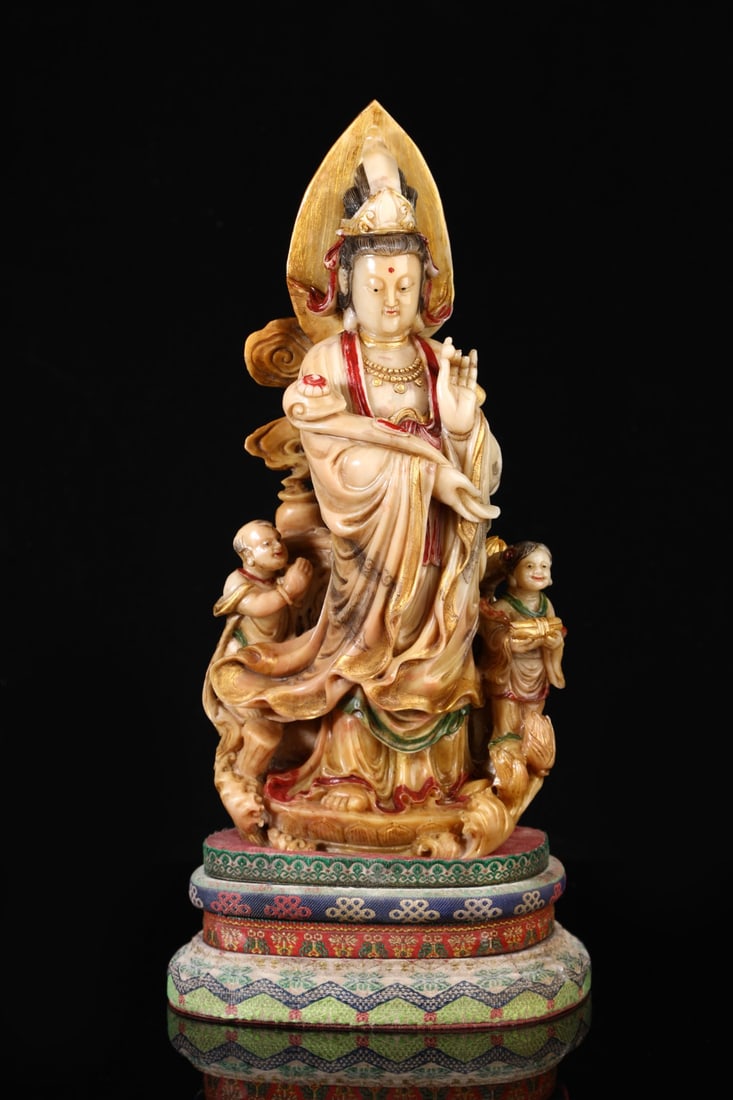 A beautiful Shoushan Shitian Huang Tongzi worships Guanyin (1 of 9)