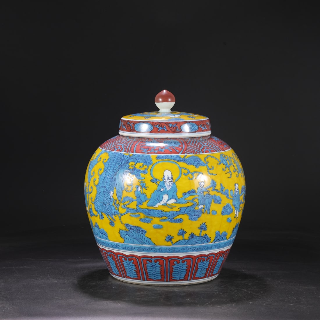 A large lid jar of the Ming Dynasty's Jiajing year yellow ground red and blue color immortal (1 of 9)
